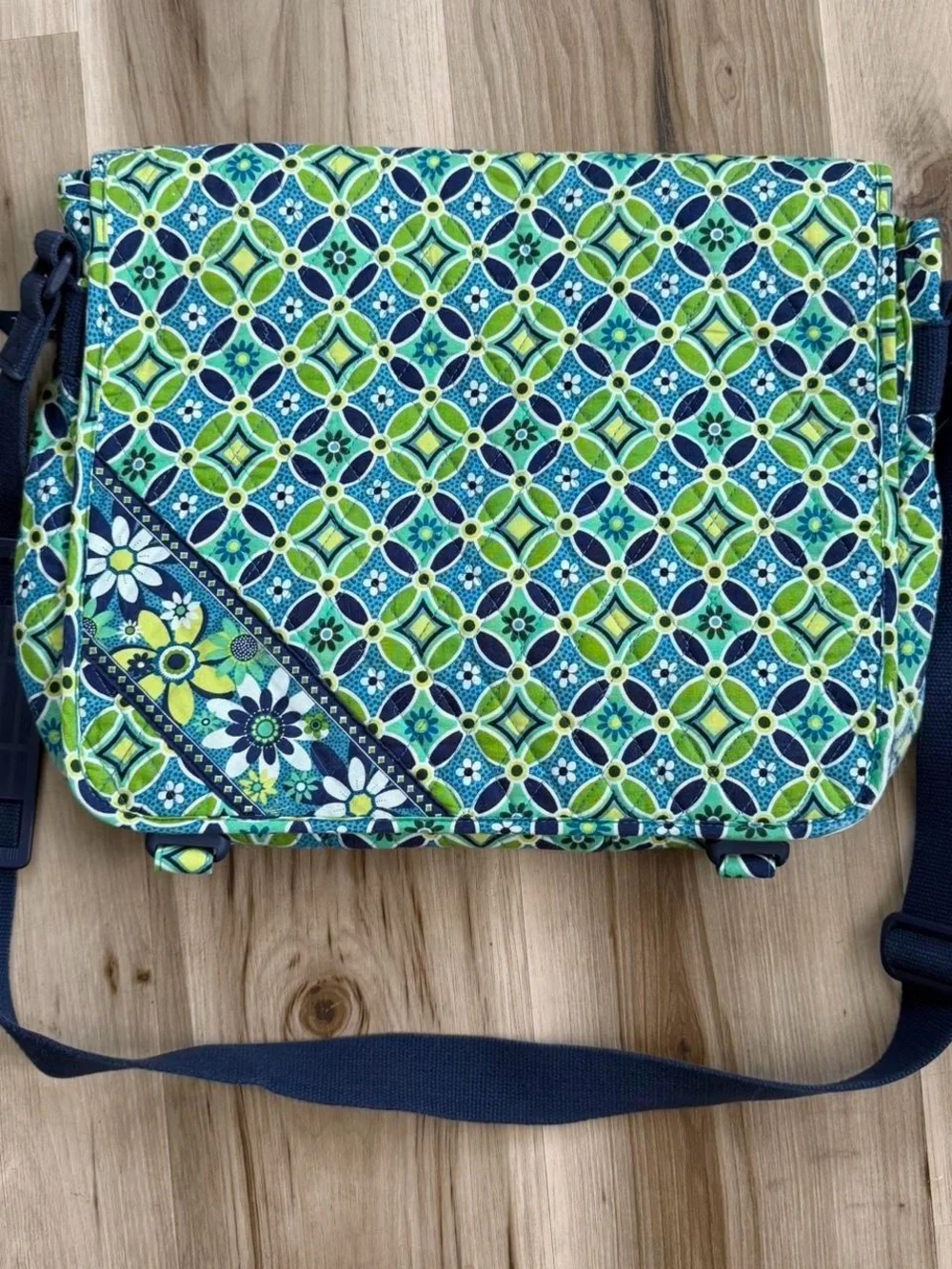 Vera Bradley DAISY DAISY Blue & Green Quilted Crossbody Messenger
